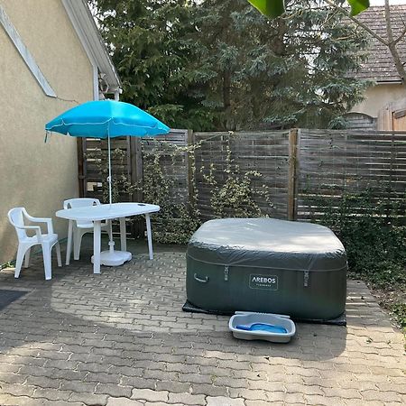 Pitypang Lak Apartment Szigetmonostor Ngoại thất bức ảnh